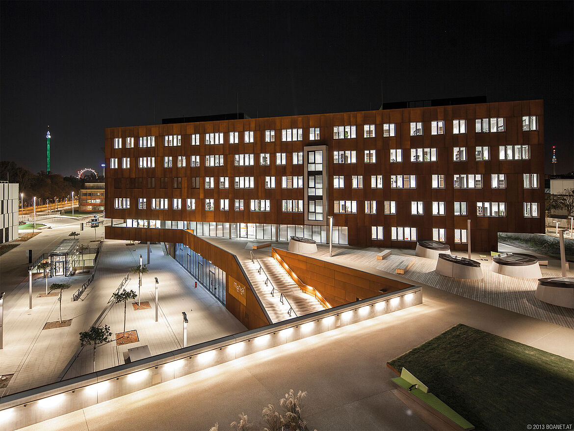 Vienna University of Economics and Business [AT] | Interior and exterior lighting | Photo: Stefan Zenzmaier, BOAnet